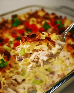Creamy Chicken Noodle Casserole: A Comforting Recipe Delight!