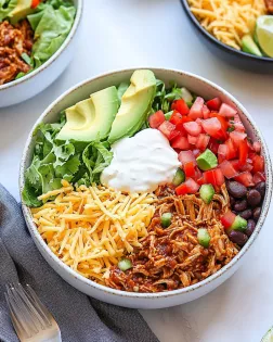 Taco Salad Bowls with Shredded Chicken: A Flavorful Delight!